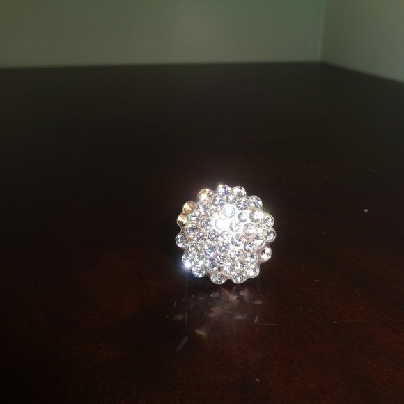 Round faux crystal ring- costume jewelry - Picture 3 of 12
